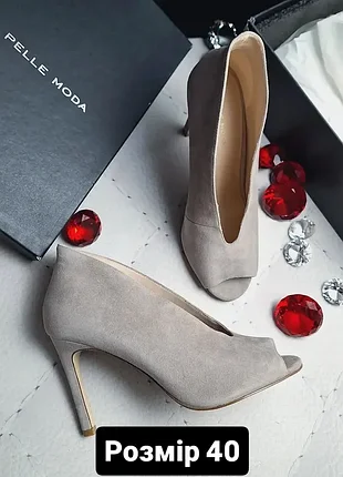 Pelle moda оригінал сіро-бежеві замшеві туфлі на шпильці