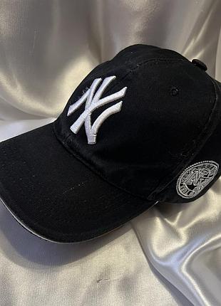 Чорна бейсболка new york yankees