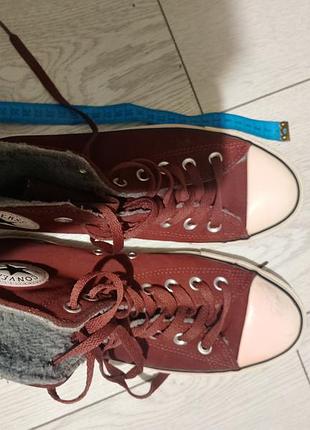 Кроссовки converse бурдового цвета в состоянии очень не плохому размер 42-43,5 качество отличное