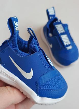 Оригинальные nike р17 длина стельки по факту 10.5см
ц399грн