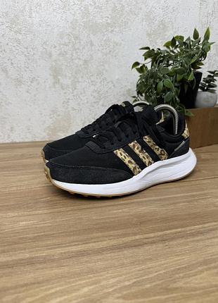 Жіночі кросівки adidas замшеві чорні 38