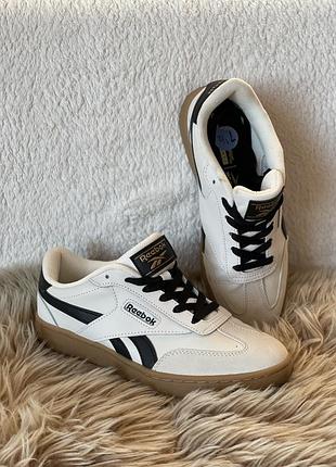 Оригінальні кросівки reebok , одягала один раз не підійшов розмір .по бірці вказано 38 можуть бути на 38.5 -39