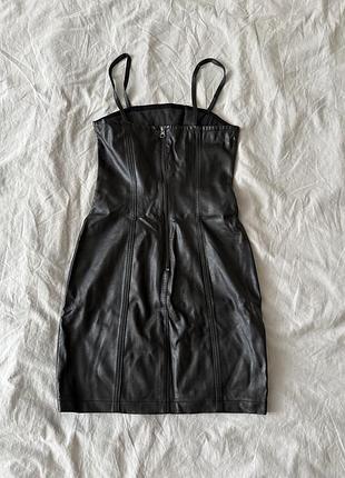 Чорне плаття h&m з екошкіри на лямках, розмір xs 7