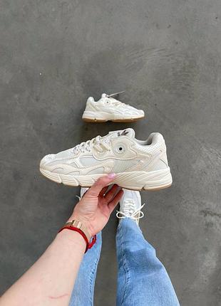 Женские кроссовки adidas astir beige адидас бежевого цвета