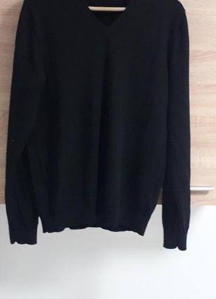 M&s
40/l/48
чоловічий вовняний джемпер чорного кольору
v подібний виріз горловини 
надзвичайно тонка мериносова вовна
ідеальний стан ( стан нового)
