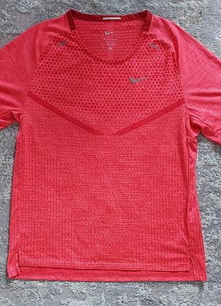 Чоловіча бігова футболка — nike dri-fit adv techknit ultra.