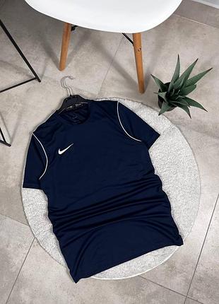 Чоловіча футболка від nike