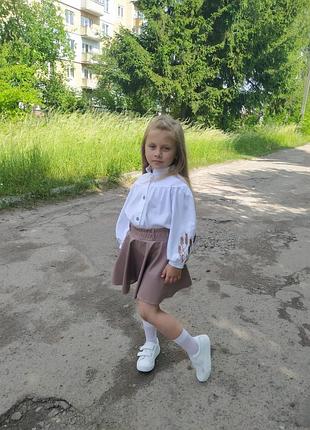 Вышиванка с колышками на рукавах
