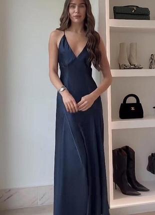 Шикарное сатиновое темно синее платье длины мaкси с открытой спиной zara
💫💫💫💫💫💫💫💫💫💫💫💫💫