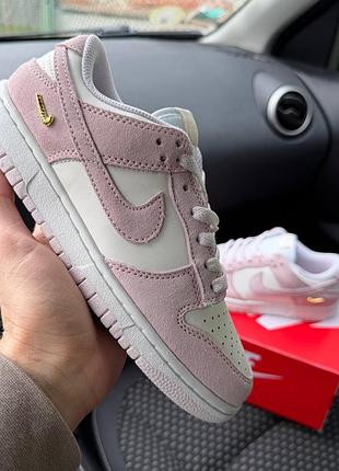 Жіночі кросівки nike dunk low pink -metallic gold