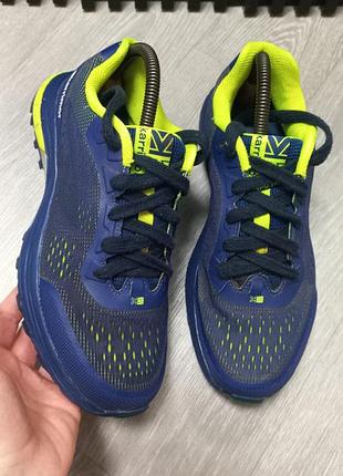 Женские кроссовки karrimor