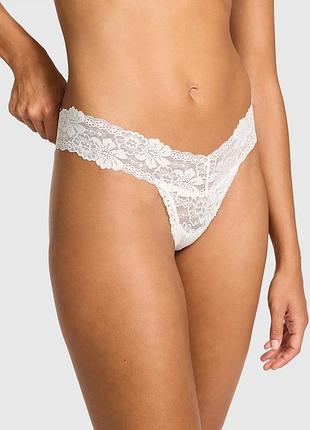 Кружевные женские трусики стринг танга victorias secret pink цвет молочный белый q9z74