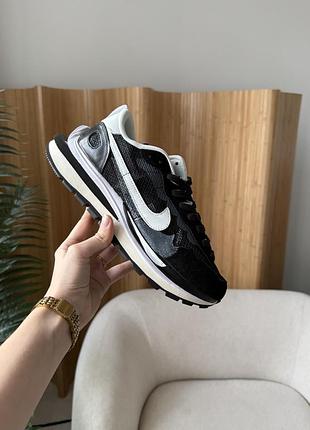 Кросівки sacai x nike vaporwaffle black white