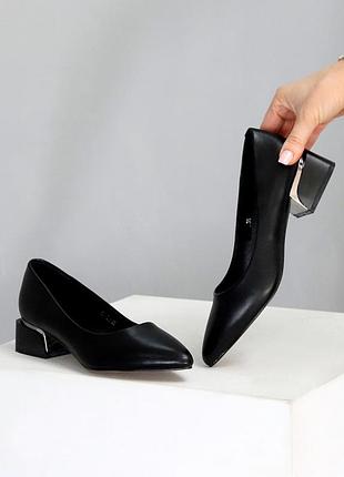Элегантные и стильные женские туфли