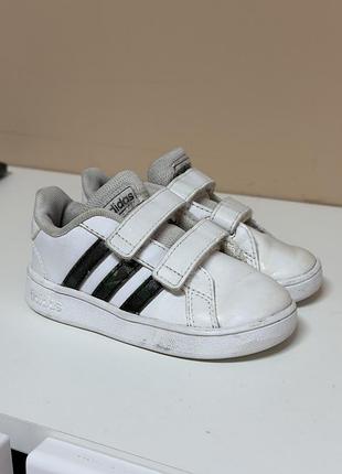 Дитячі кросівки adidas