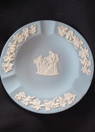 Коллекционная фарфоровая тарелочка для декора wedgwood