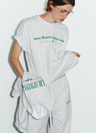 Оверсайз футболка с вышивкой zara