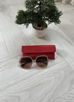 Нові окуляри фірми guess