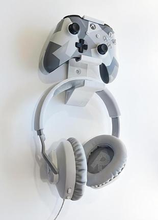 Настенное крепление для геймпада xbox и гарнитуры белое