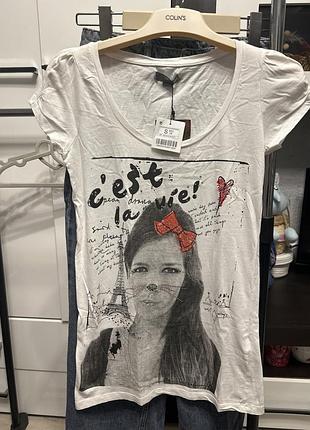 Біла футболка з принтом від bershka