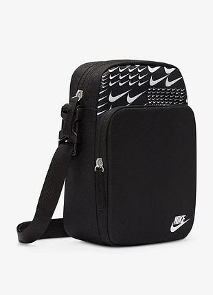 Сумка найк через плечо nike heritage cross-body bag. черная сумка мессенджер найк. спортивная барсетка