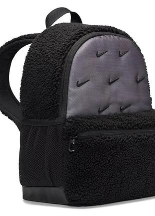 Мини портфель nike brasilia jdi kids mini. плюшевый рюкзак для ребенка. маленький рюкзак детский найк dq5340