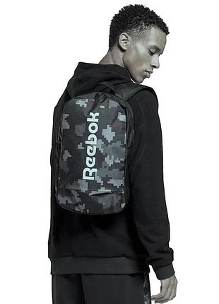 Спортивный рюкзак reebok act core 15 л. серый пиксель (sh36573 black)