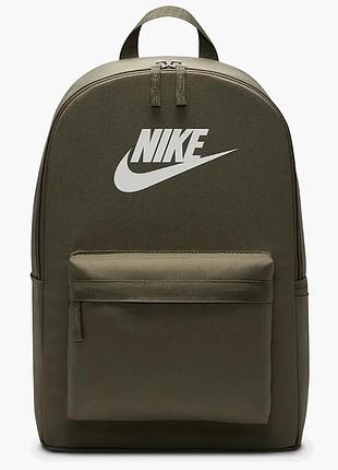 Женский рюкзак для тренировок и фитнеса в спортивном стиле найк nike heritage 20 л. хаки dc4244-222