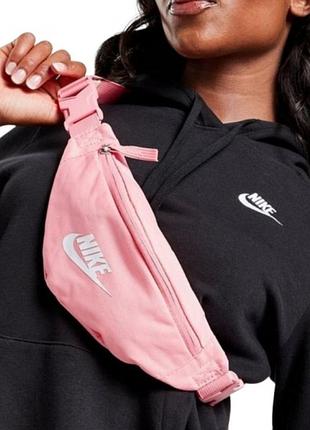 Мужская бананка nike heritage s waistpack. нагрудная кроссбоди сумка на пояс. коралловая женская поясная сумка
