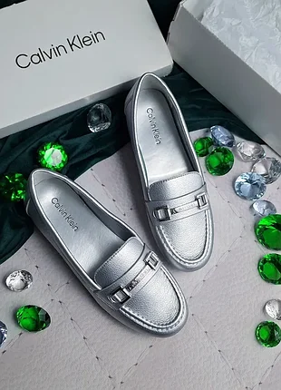 Calvin klein оригінал сріблясті лофери з пряжкою