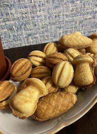 Горішки, грибочки, шишки з згущеним молоком
