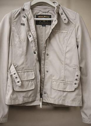 Базова куртка woolrich бежевого кольору