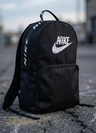Чорний рюкзак nike для міста навчання та щоденного використання