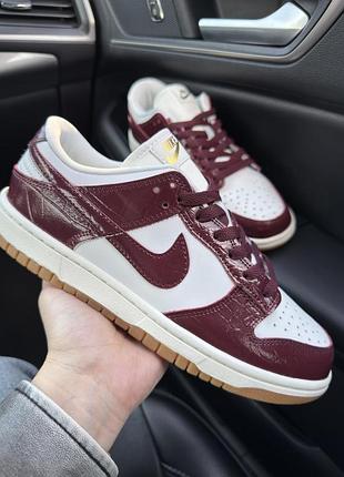 Кроссовки nike dunk low burgundy croc