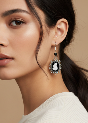 Сережки у стилі бохо-ретро з котиком