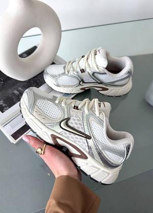 Женские кроссовки nike v5 rnr white beige brown найк белого с бежевым и коричневым цветами