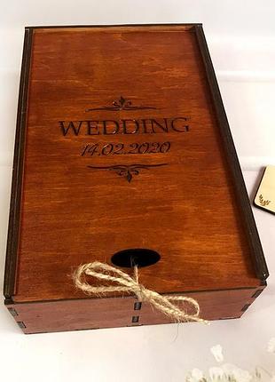Дерев'яна коробка для весільних келихів із гравіюванням "wedding" горіхове дерево