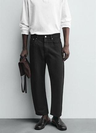 Джинси tapered wide fit. вільний крій від стегон, злегка завужені донизу.