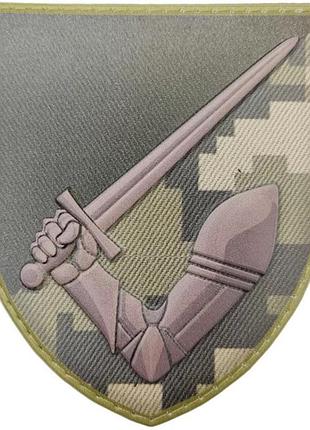 Шеврон рука с мечом 117 омбр пиксель