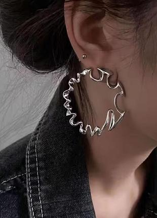 Серьги гвоздики женские круги неправильной форми fashion jewelry серебристые