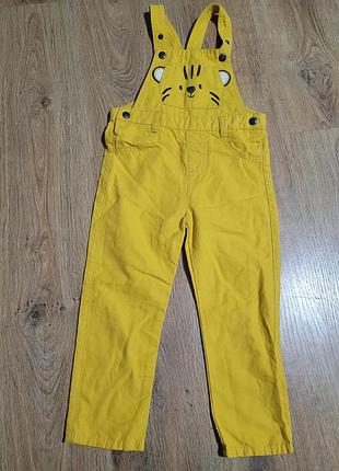 Продам новые брюки полукомбинезона желтые.на 3-4роки. размер 98-104 
lc waikiki