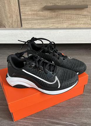 Спортивні кросівки nike