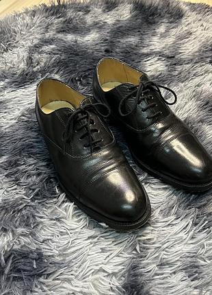 Класичні чоловічі оксфорди від бренду clarks, оригінал, розмір 41