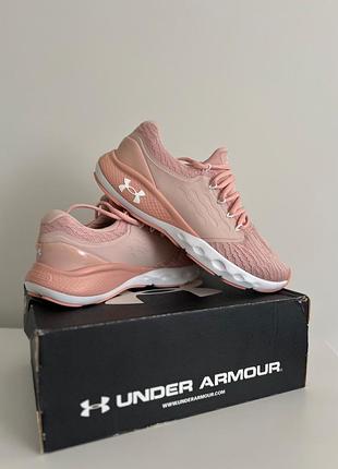 Новые оригинальные кроссовки under armour. идеальный вариант для зала и повседневной носки.