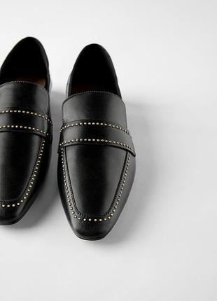 Стильні лофери zara у чорному кольорі. ідеально впишуться в мінімалістичний гардероб.