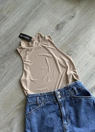Базова обтягуюча футболка prettylittlething, розмір s