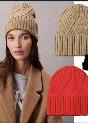 Брендовая шапка calvin klein беж вязаная шапка с подворотом кельвин кляйн