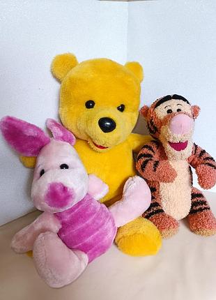 Disney winnie the pooh. тигрюля плюшевая игрушка
вини пух, пяточек