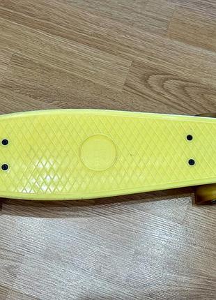 Скейтборд  типу пені-борд (penny-board), колеса, що світяться yellow
