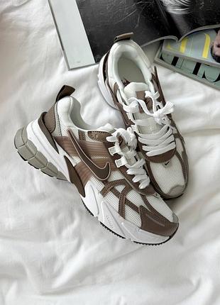 Женские кроссовки nike runtekk